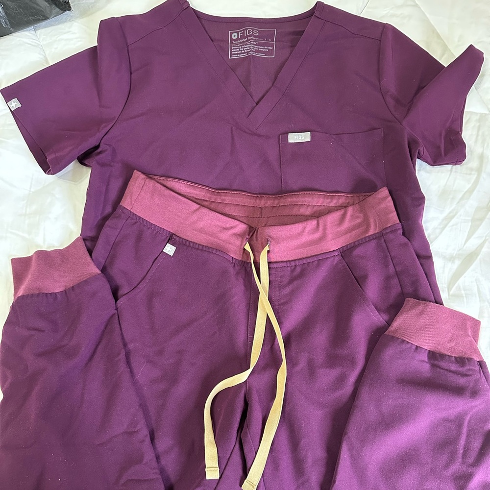 Figs set deep purple Small top & Small petite Zamora scrub pants